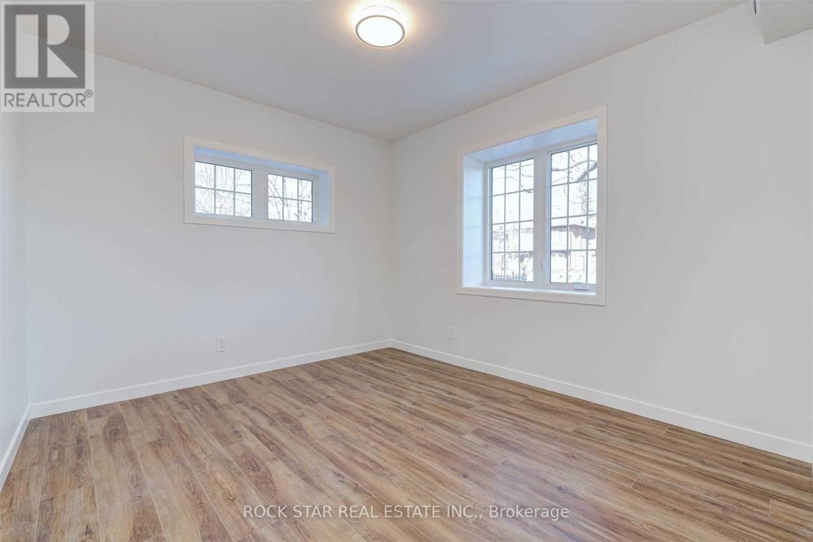 1 Baby Point Road, Toronto, Ontario  M6S 2E5 - Photo 4 - W12613466