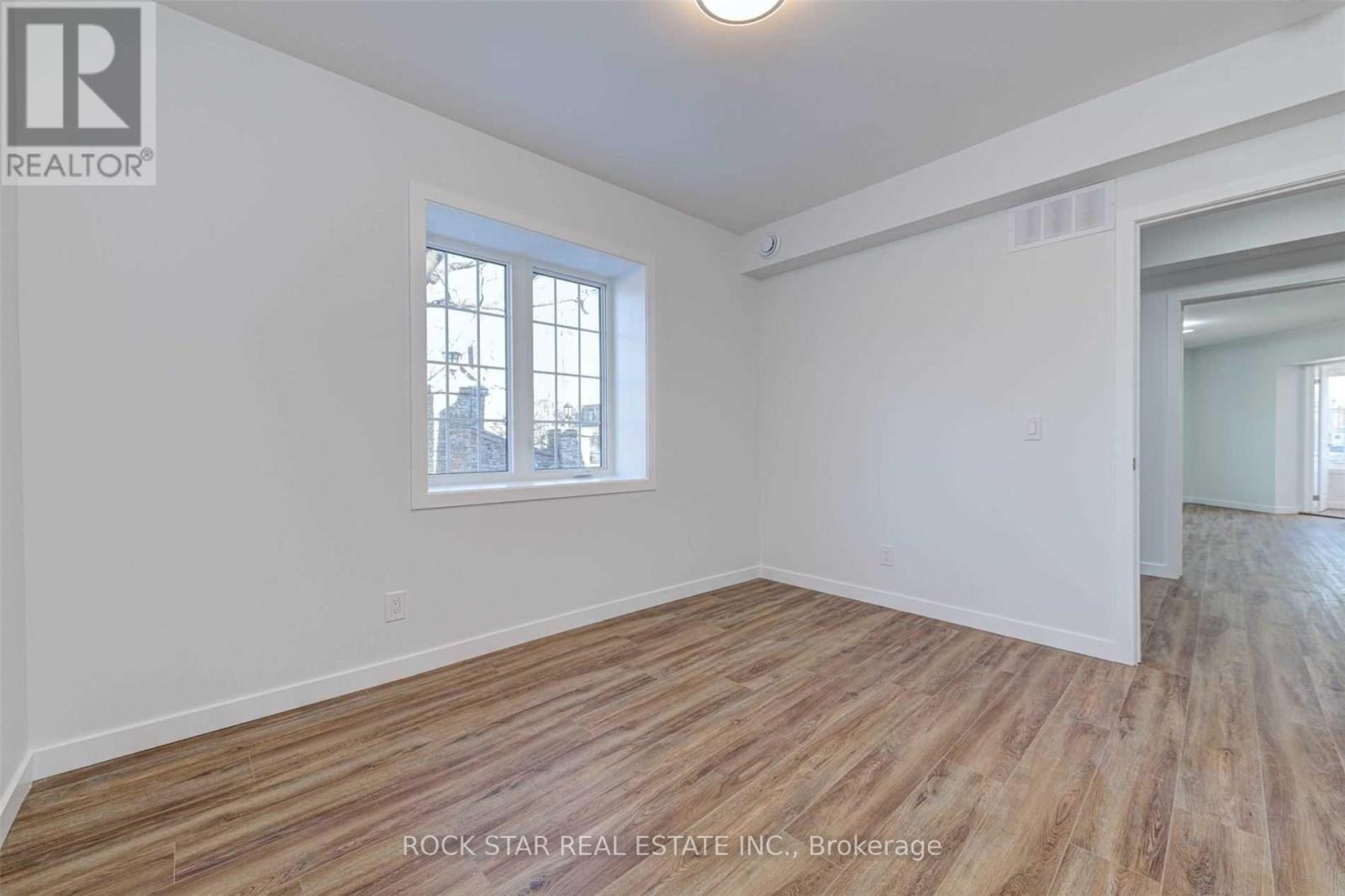 1 Baby Point Road, Toronto, Ontario  M6S 2E5 - Photo 5 - W12613466