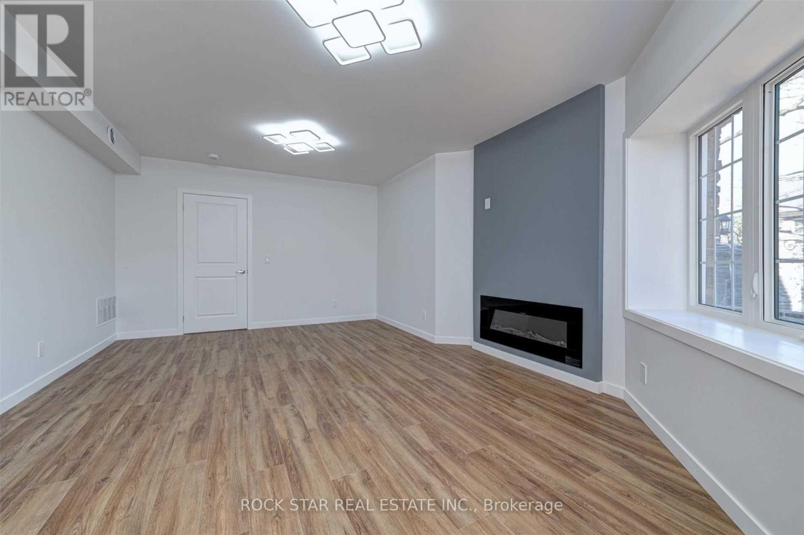 1 Baby Point Road, Toronto, Ontario  M6S 2E5 - Photo 8 - W12613466