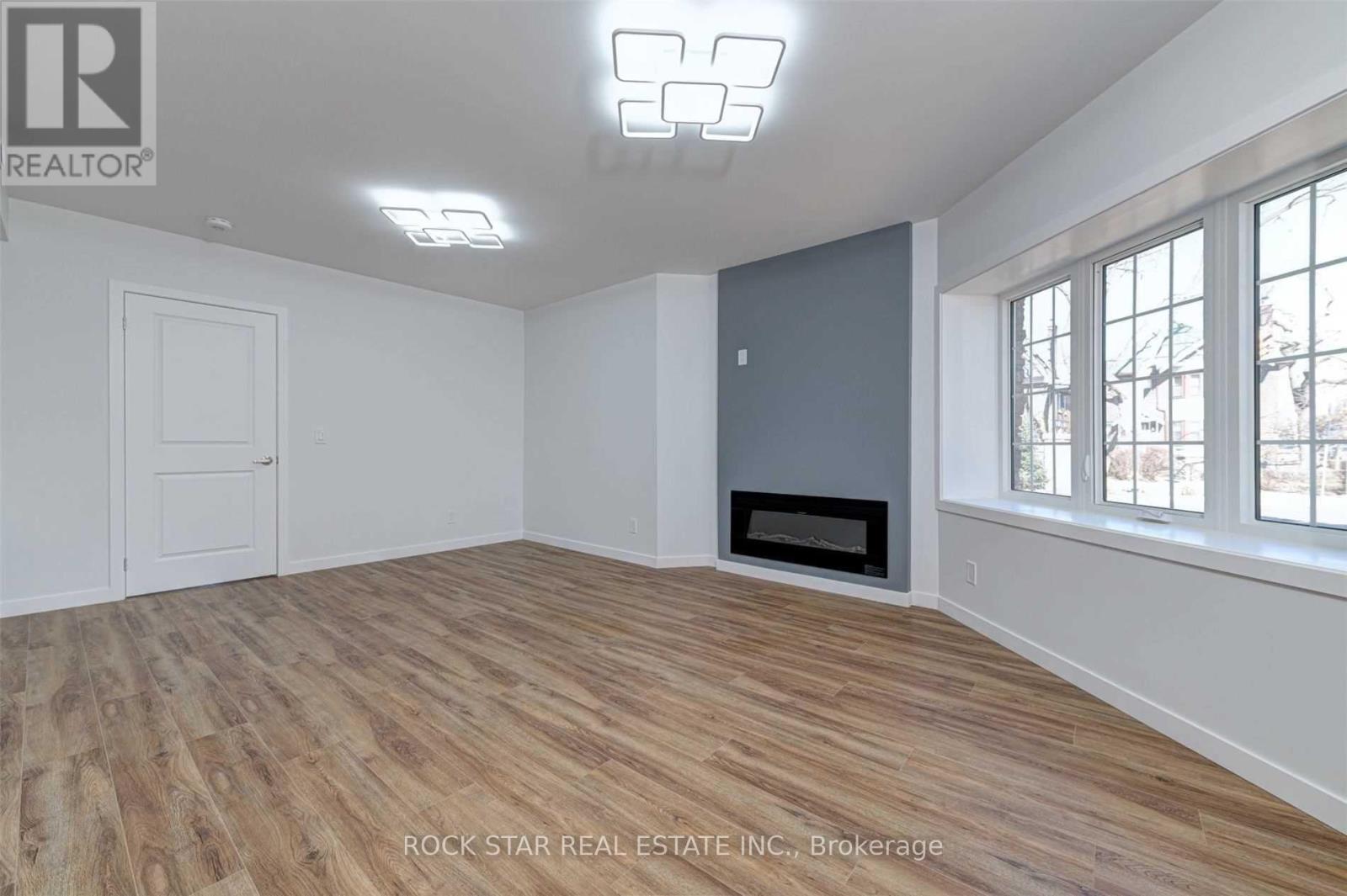 1 Baby Point Road, Toronto, Ontario  M6S 2E5 - Photo 9 - W12613466