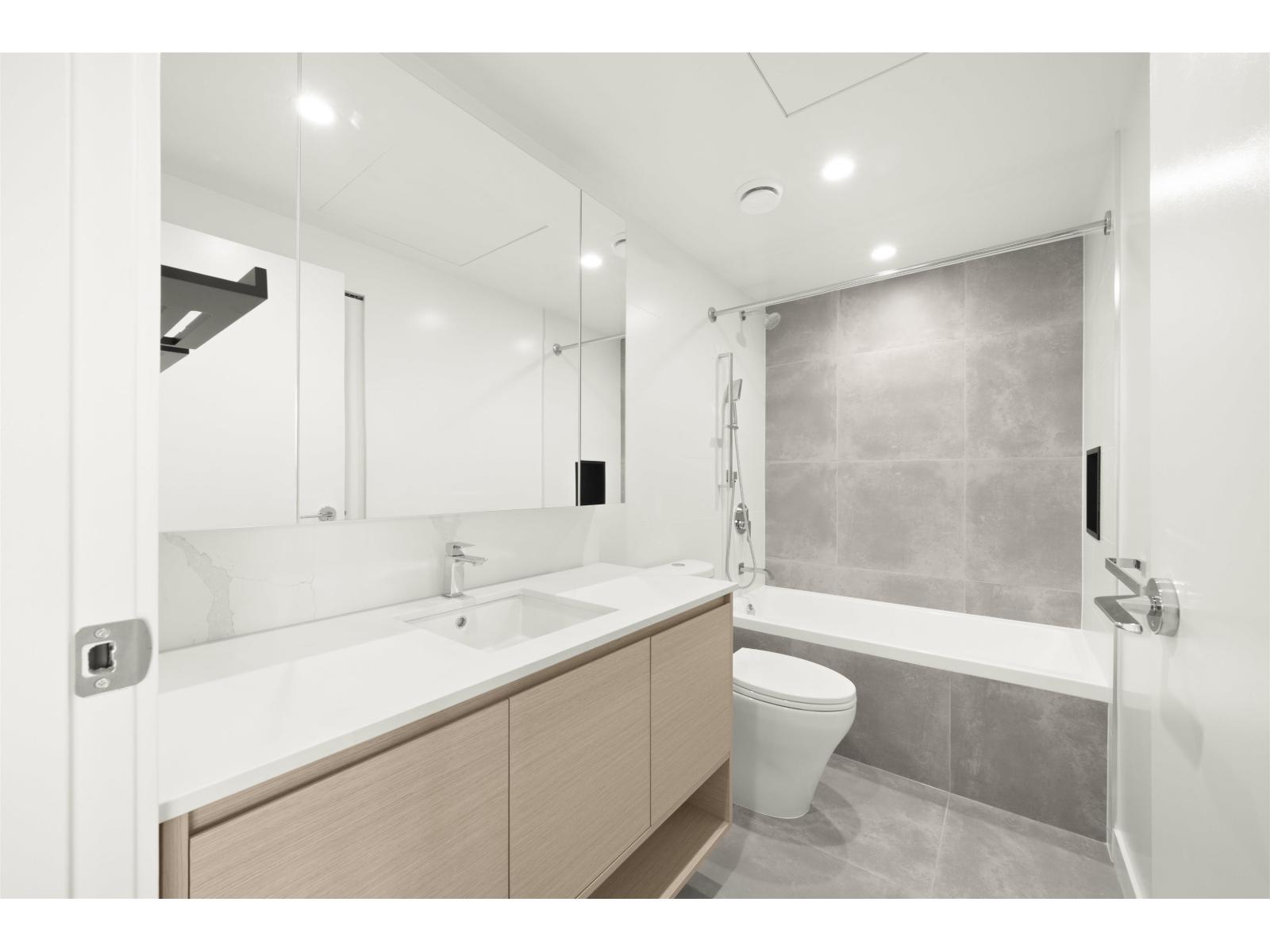 1407 13745 George Junction, Surrey, British Columbia  V3T 4Y3 - Photo 11 - R3064599