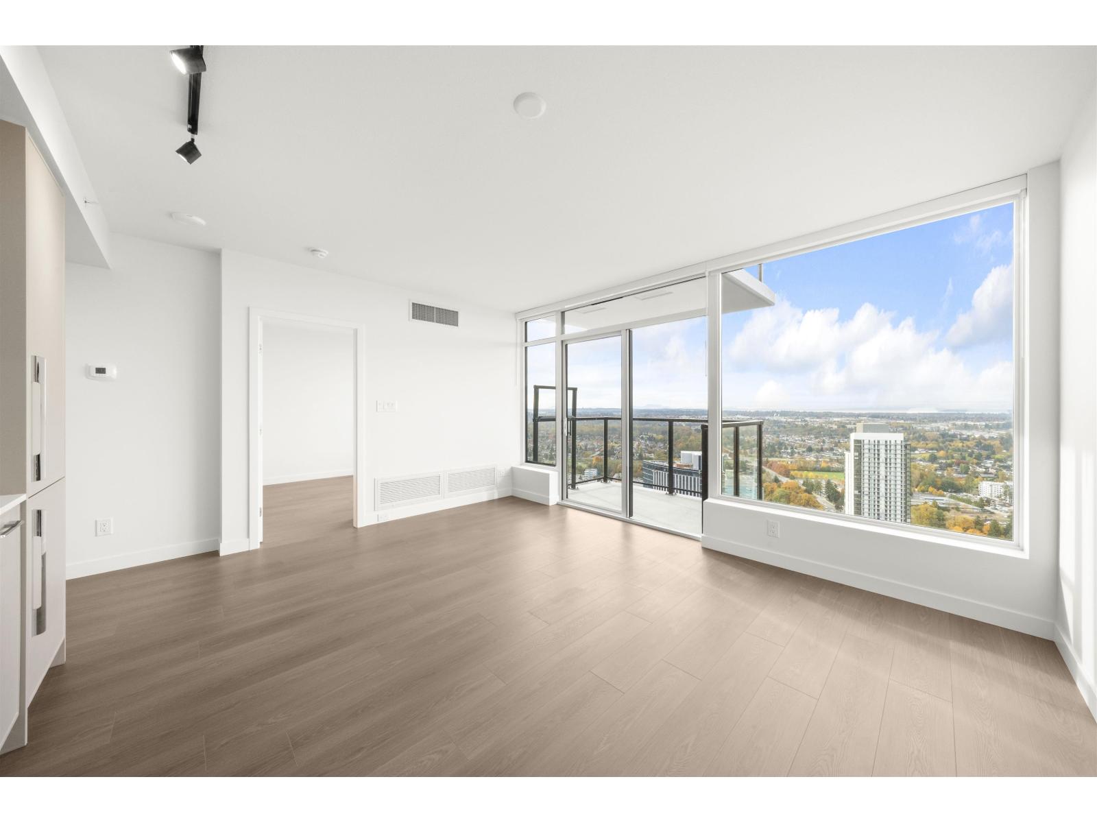 4208 13745 George Junction, Surrey, British Columbia  V3T 4Y3 - Photo 10 - R3064623