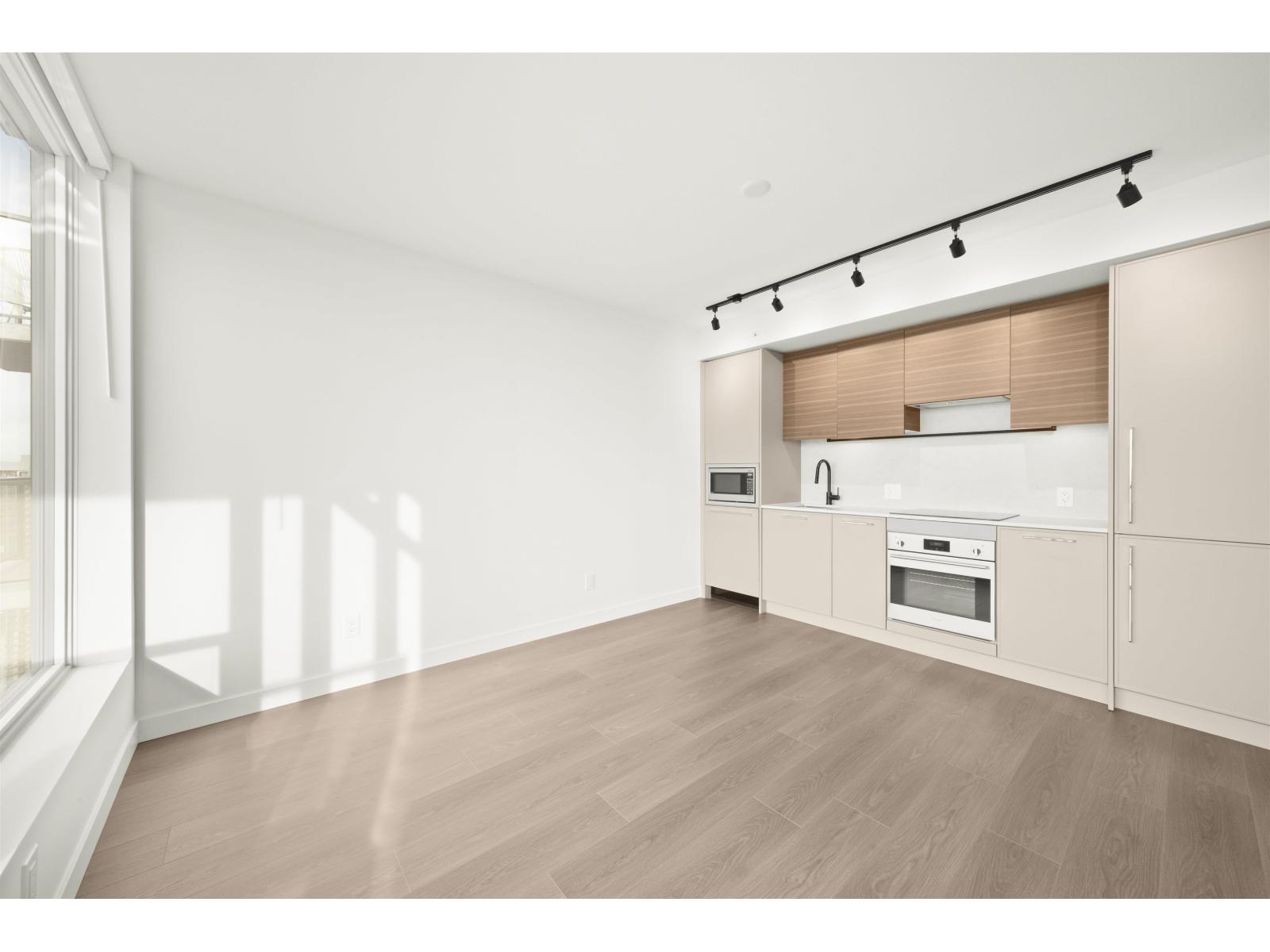 4208 13745 George Junction, Surrey, British Columbia  V3T 4Y3 - Photo 9 - R3064623