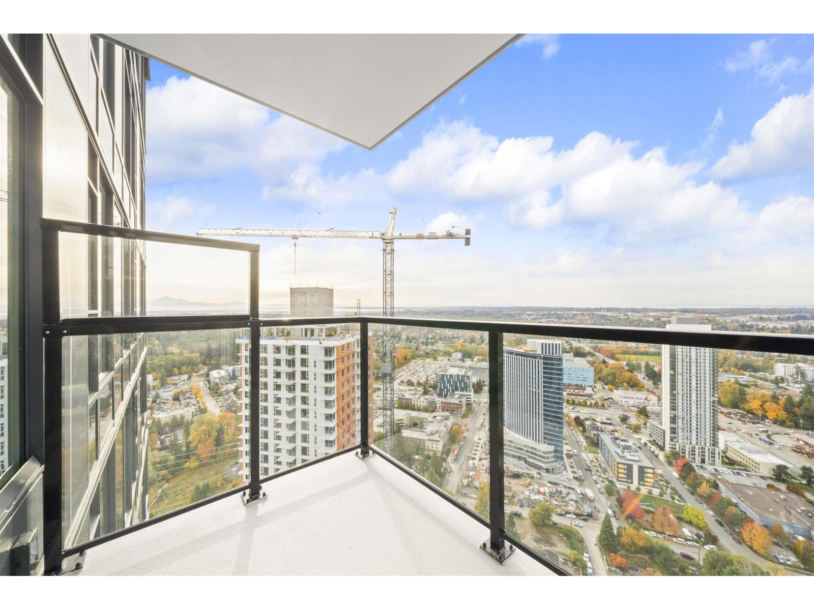 4208 13745 George Junction, Surrey, British Columbia  V3T 4Y3 - Photo 3 - R3064623