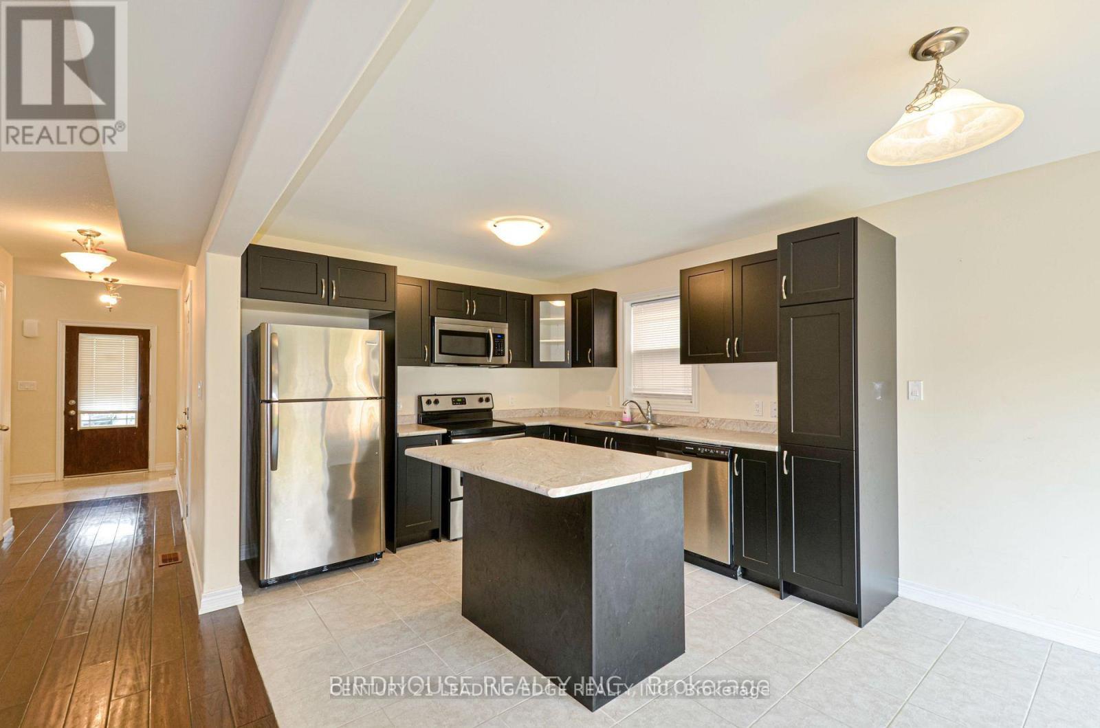 11 Silverbrook Avenue, Kawartha Lakes, Ontario  K9V 0B2 - Photo 10 - X12613382