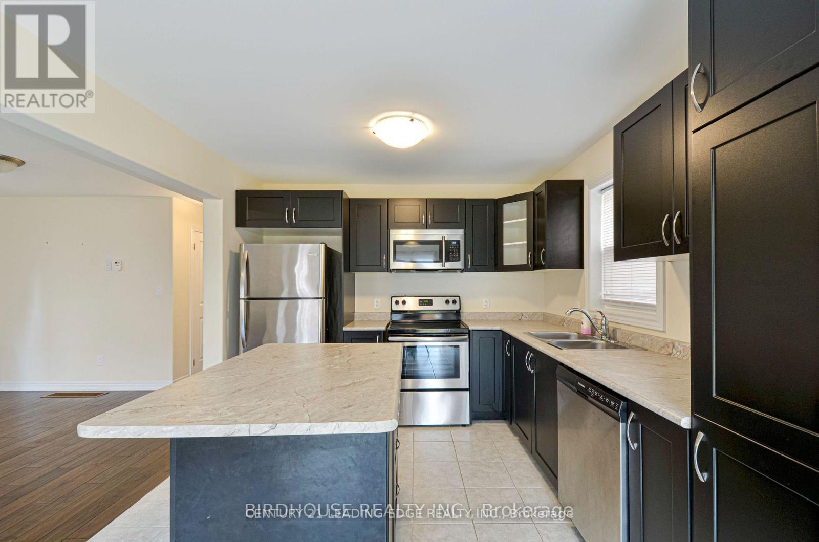 11 Silverbrook Avenue, Kawartha Lakes, Ontario  K9V 0B2 - Photo 11 - X12613382