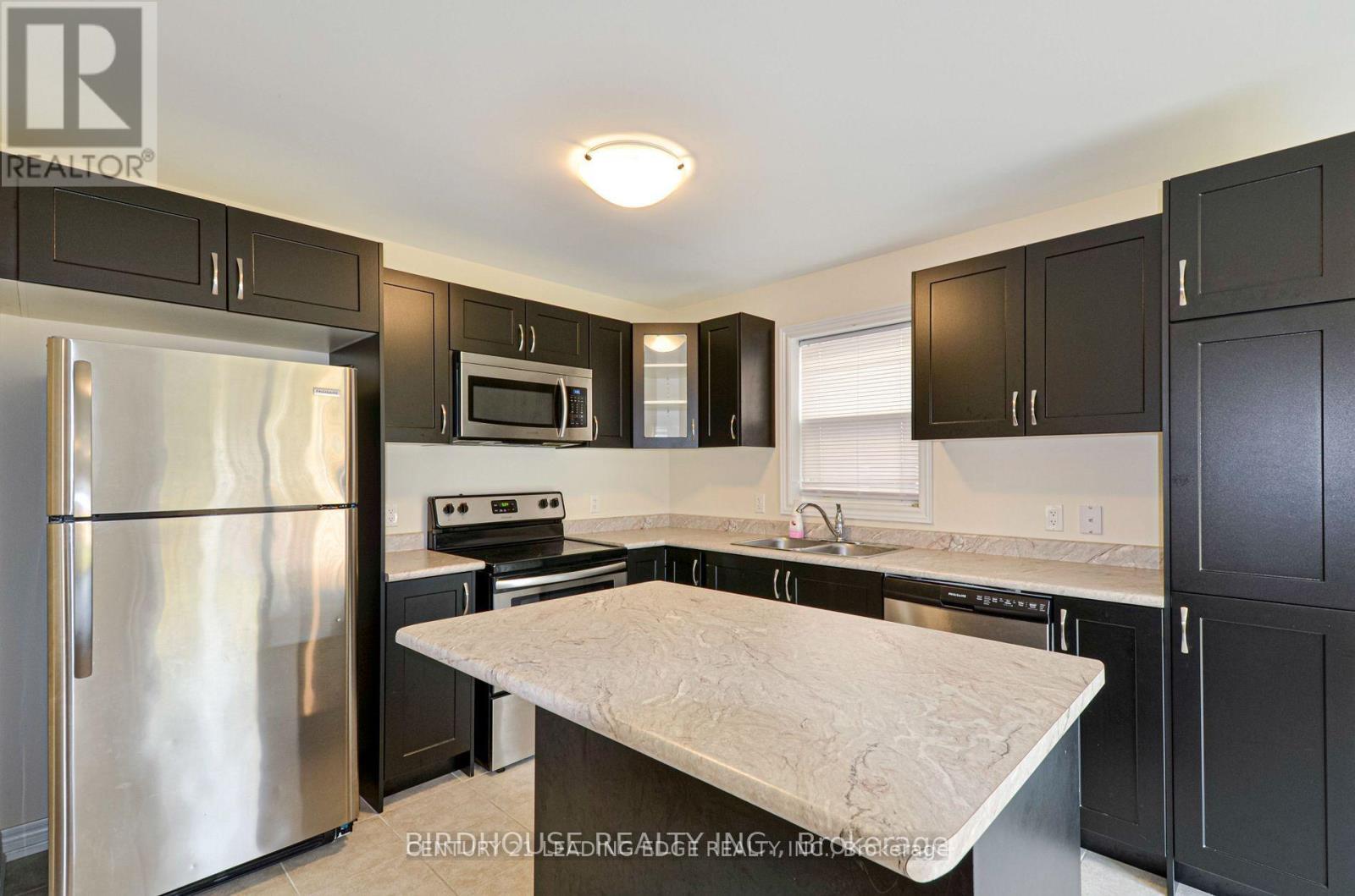 11 Silverbrook Avenue, Kawartha Lakes, Ontario  K9V 0B2 - Photo 12 - X12613382