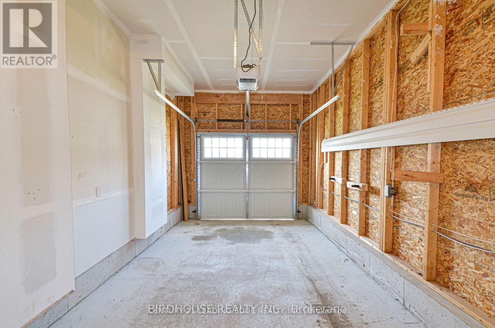 11 Silverbrook Avenue, Kawartha Lakes, Ontario  K9V 0B2 - Photo 13 - X12613382