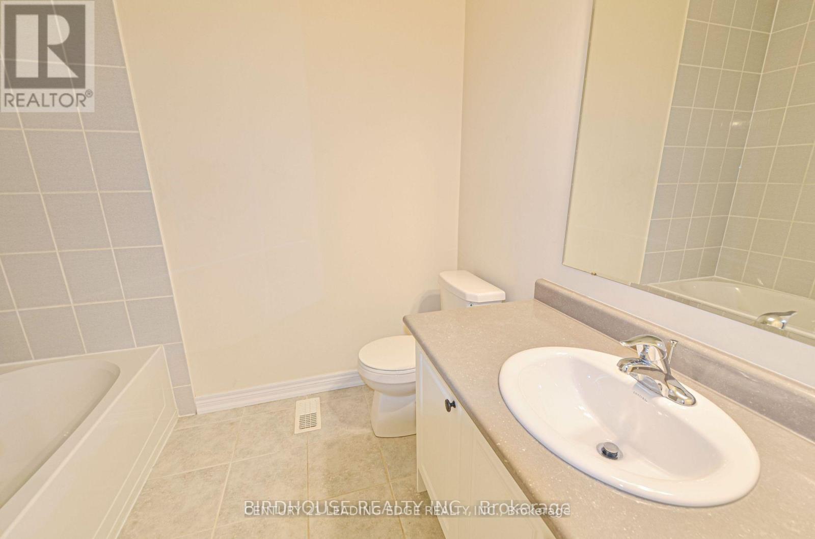 11 Silverbrook Avenue, Kawartha Lakes, Ontario  K9V 0B2 - Photo 18 - X12613382