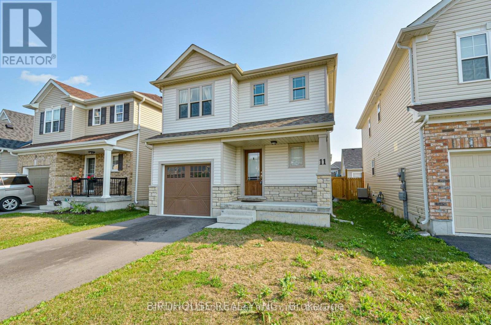 11 Silverbrook Avenue, Kawartha Lakes, Ontario  K9V 0B2 - Photo 2 - X12613382