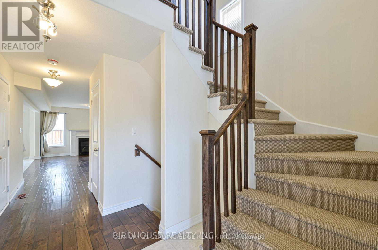 11 Silverbrook Avenue, Kawartha Lakes, Ontario  K9V 0B2 - Photo 5 - X12613382