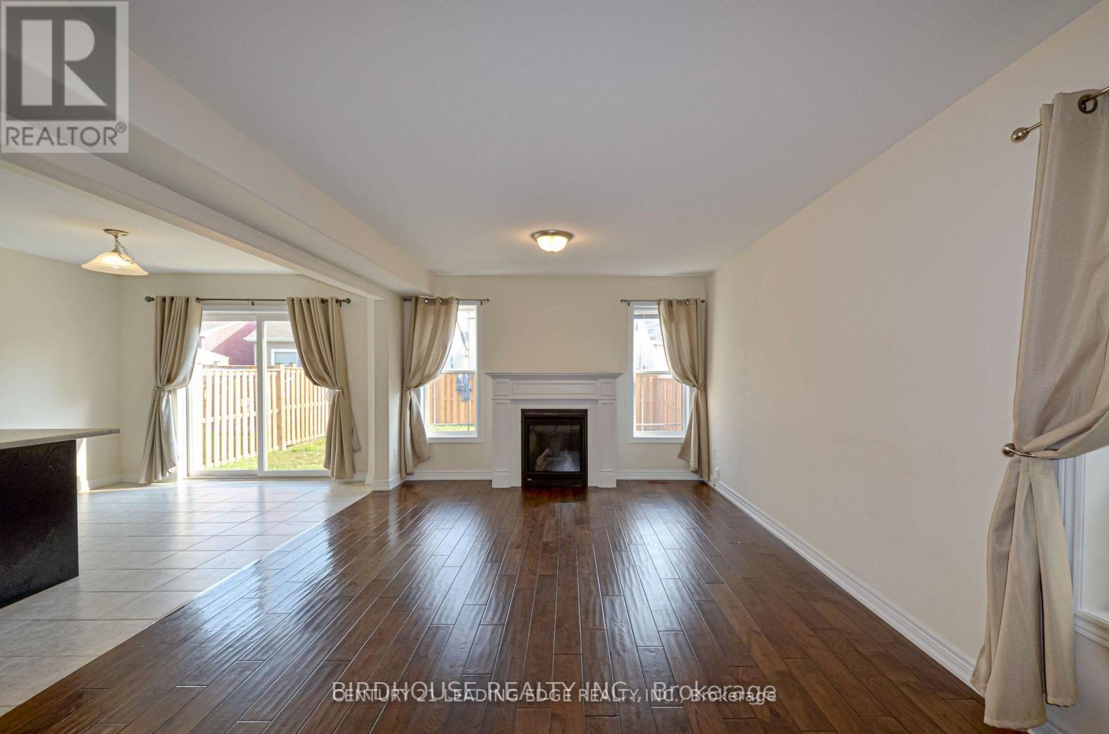 11 Silverbrook Avenue, Kawartha Lakes, Ontario  K9V 0B2 - Photo 6 - X12613382