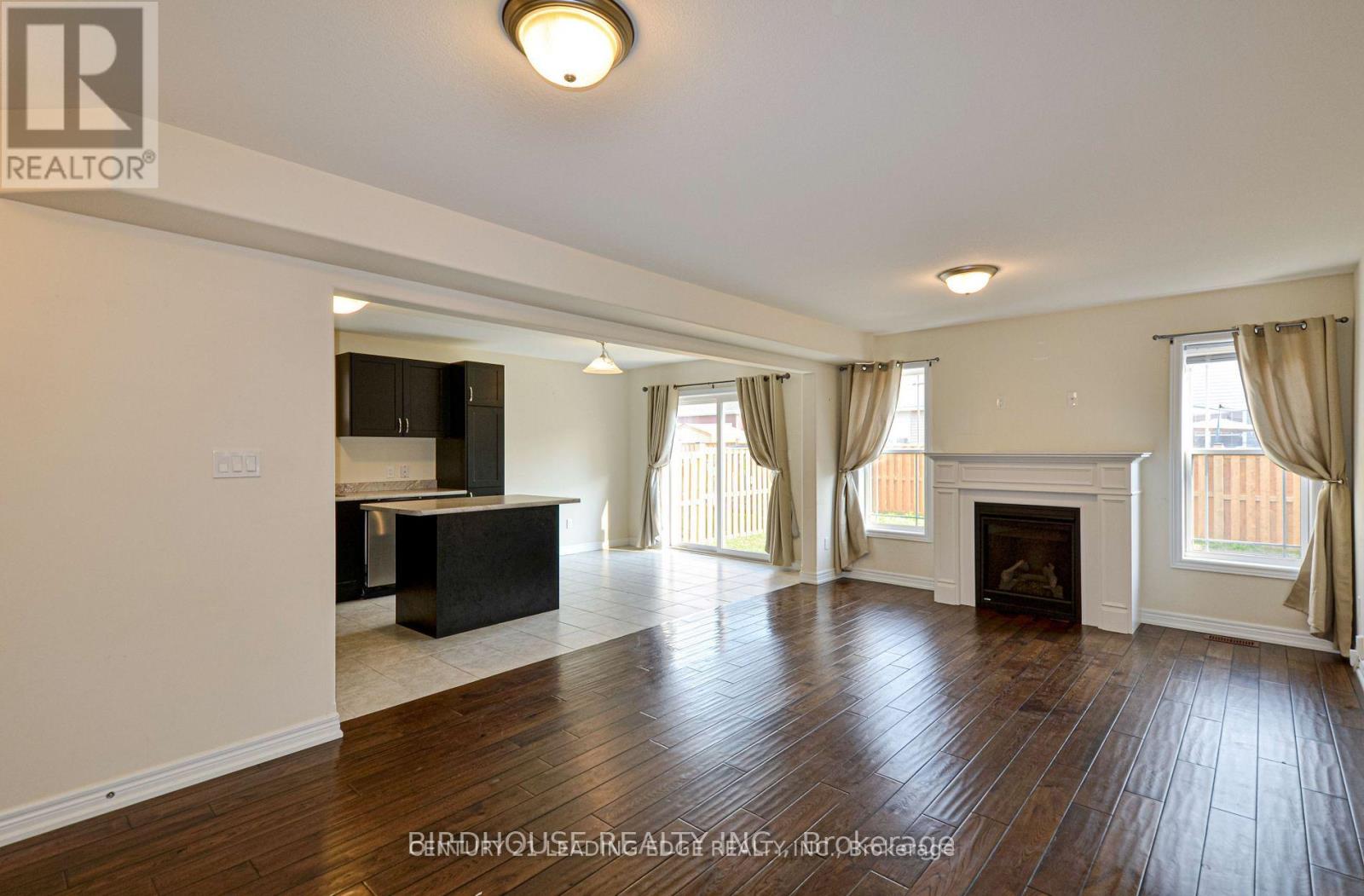 11 Silverbrook Avenue, Kawartha Lakes, Ontario  K9V 0B2 - Photo 7 - X12613382