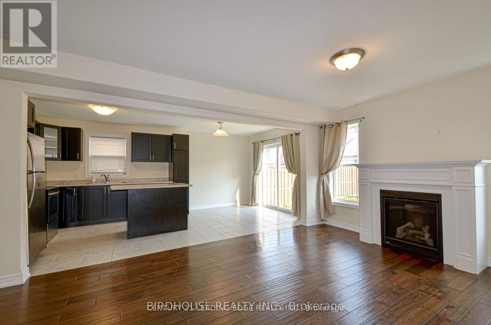 11 Silverbrook Avenue, Kawartha Lakes, Ontario  K9V 0B2 - Photo 8 - X12613382