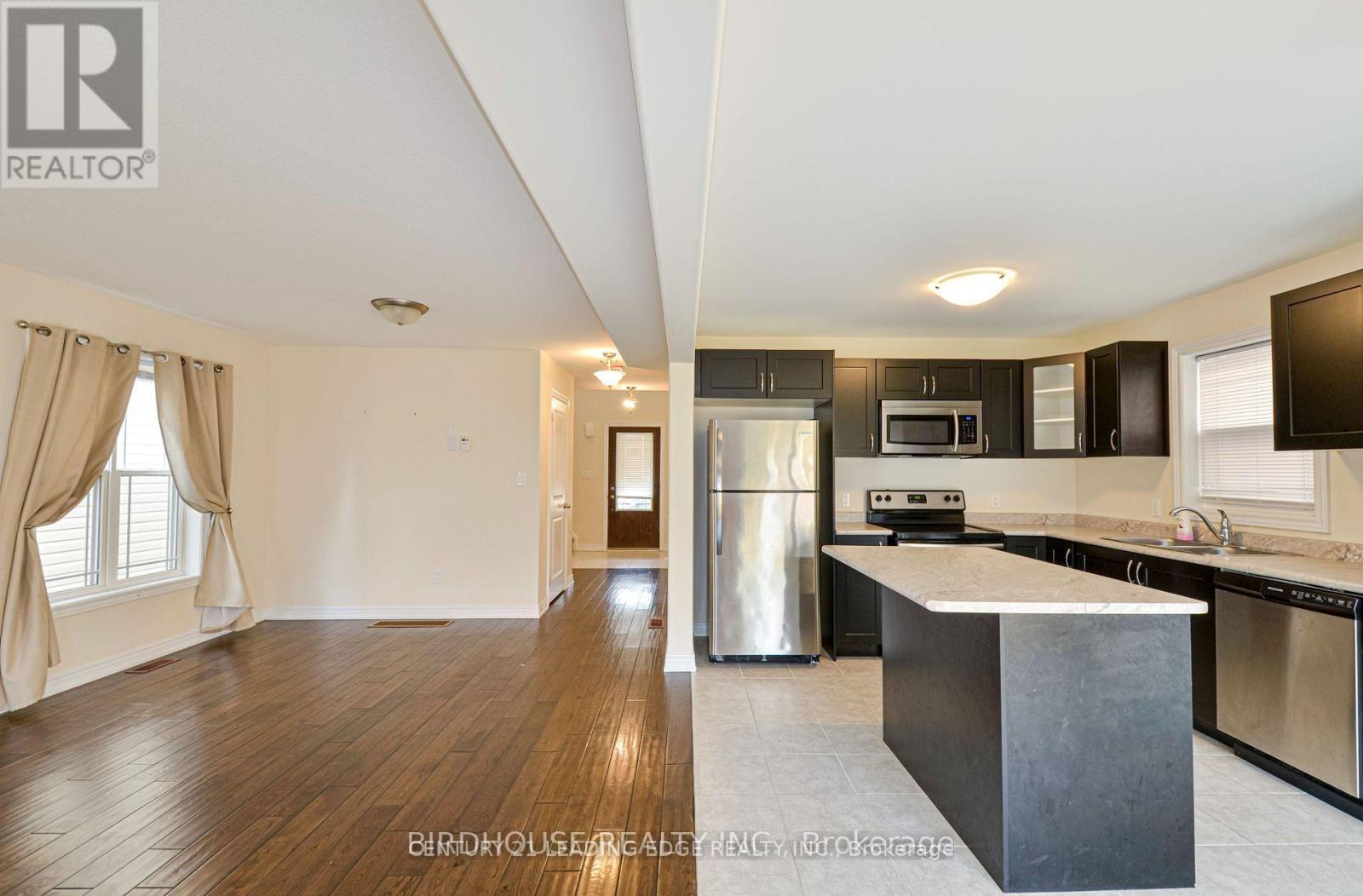 11 Silverbrook Avenue, Kawartha Lakes, Ontario  K9V 0B2 - Photo 9 - X12613382