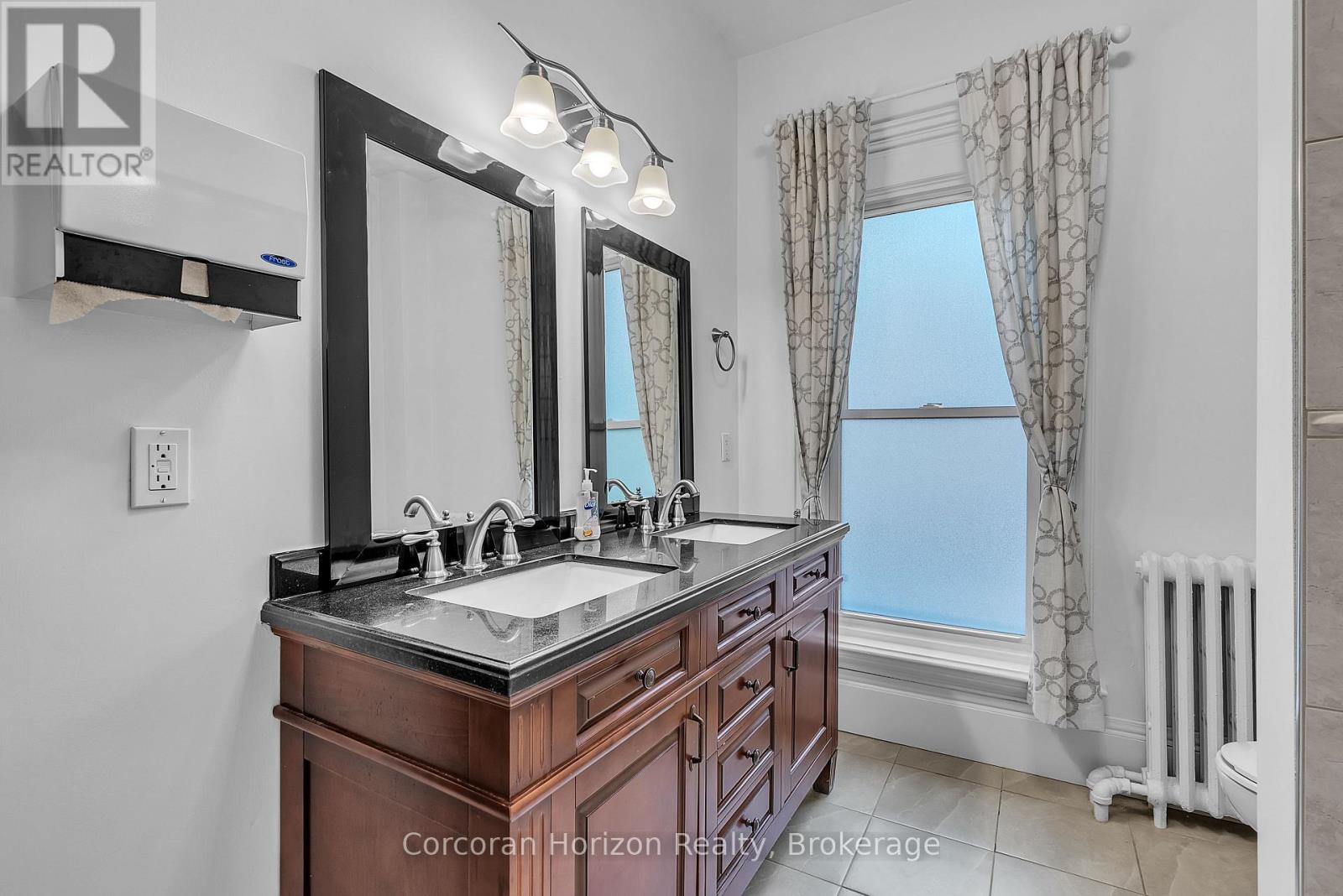 2nd Flr - 203 Macnab Street S, Hamilton, Ontario L8P 3C8 - Photo 16 - X12613504