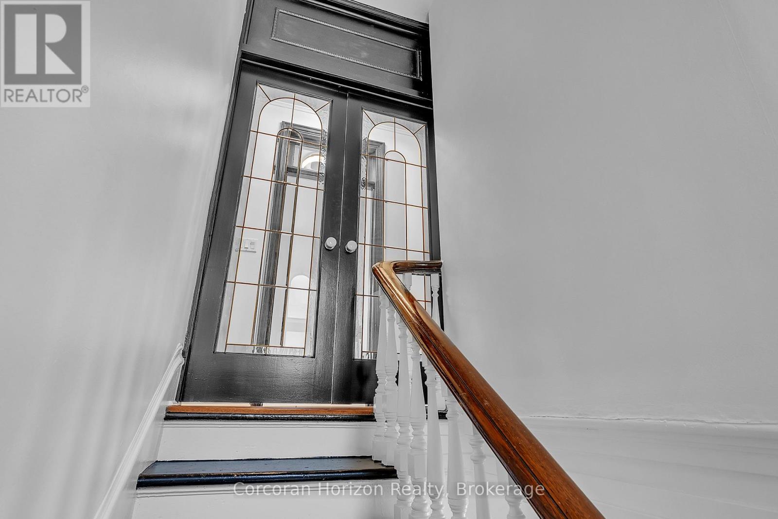 2nd Flr - 203 Macnab Street S, Hamilton, Ontario L8P 3C8 - Photo 5 - X12613504