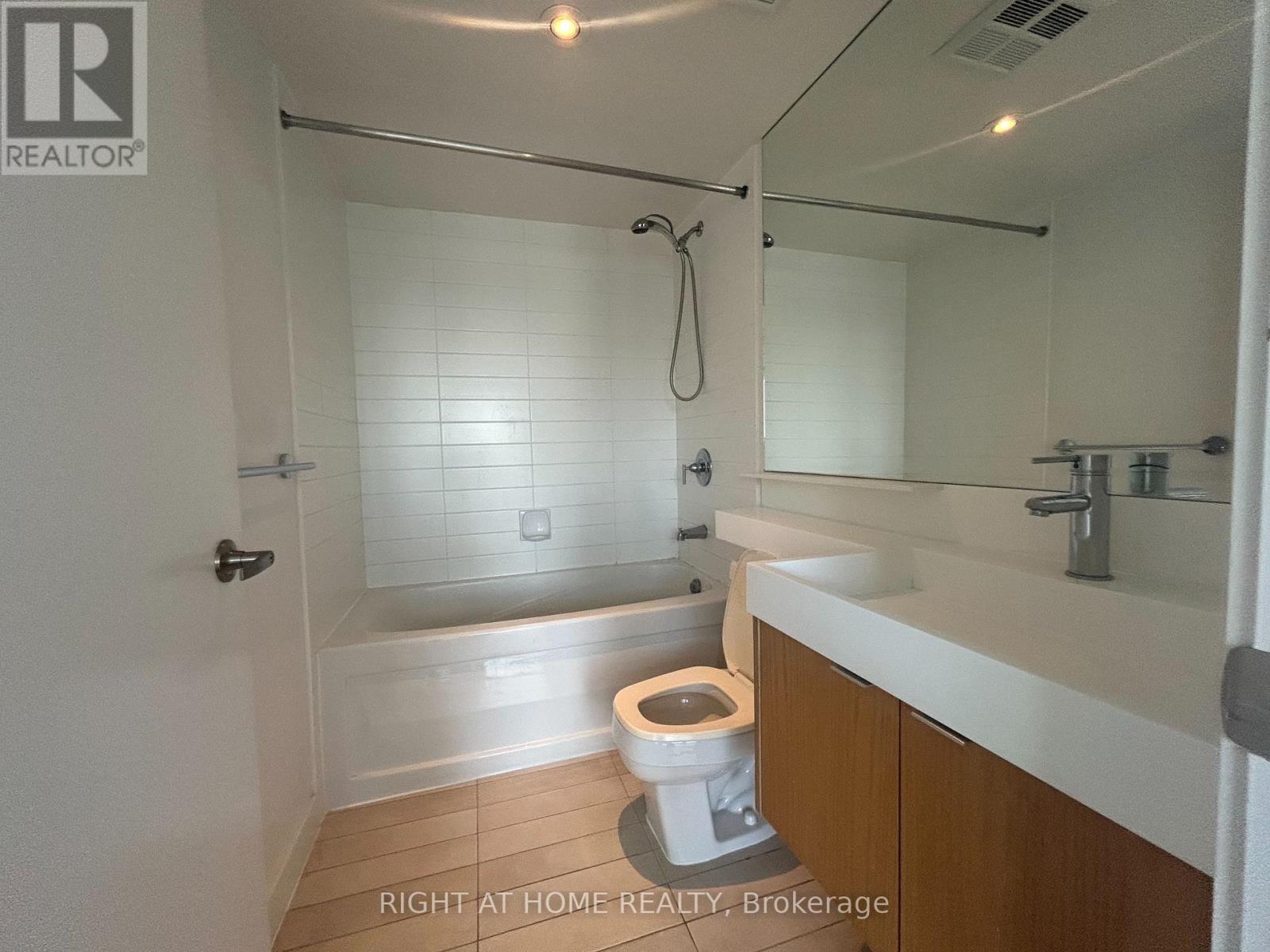 3702 - 25 Telegram Mews, Toronto, Ontario M5V 3Z1 - Photo 22 - C12612724