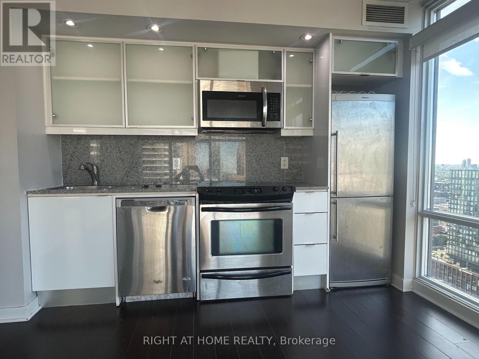 3702 - 25 Telegram Mews, Toronto, Ontario M5V 3Z1 - Photo 9 - C12612724