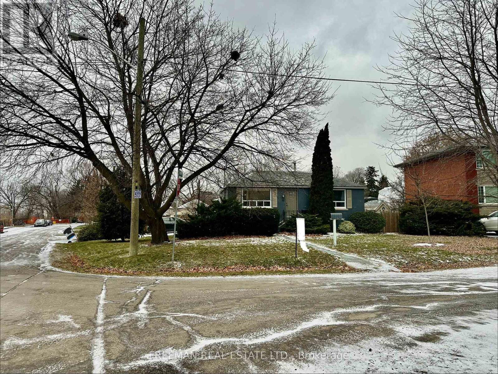 6 Lloyd George Avenue, Toronto, Ontario  M8W 3W4 - Photo 2 - W12613004