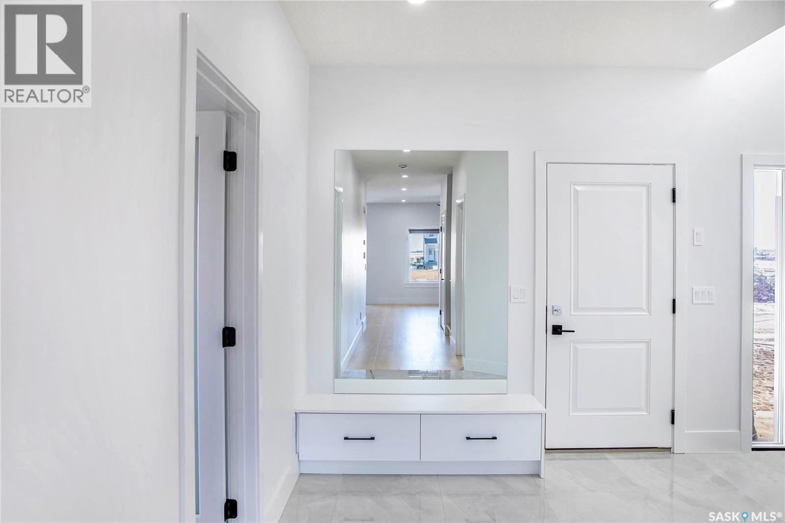 430 Nazarali Manor, Saskatoon, Saskatchewan  S7H 0W2 - Photo 3 - SK025357