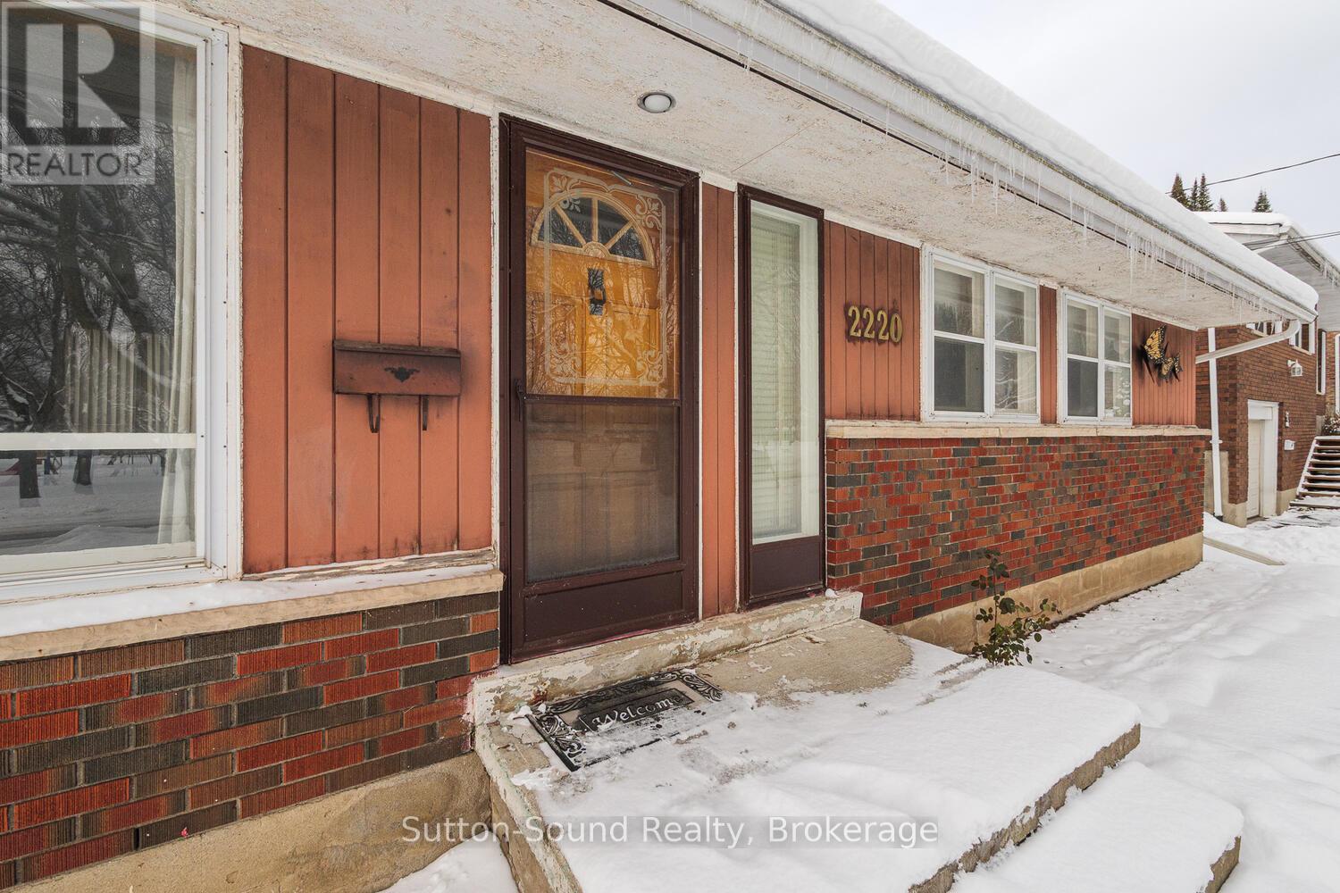 Third picture of 2220 5TH AVENUE W