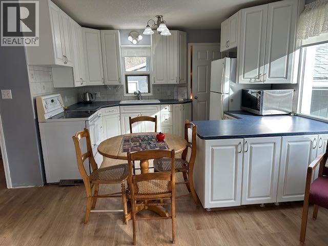 11945 21 Avenue, Blairmore, Alberta  T0K 0E0 - Photo 12 - A2251940