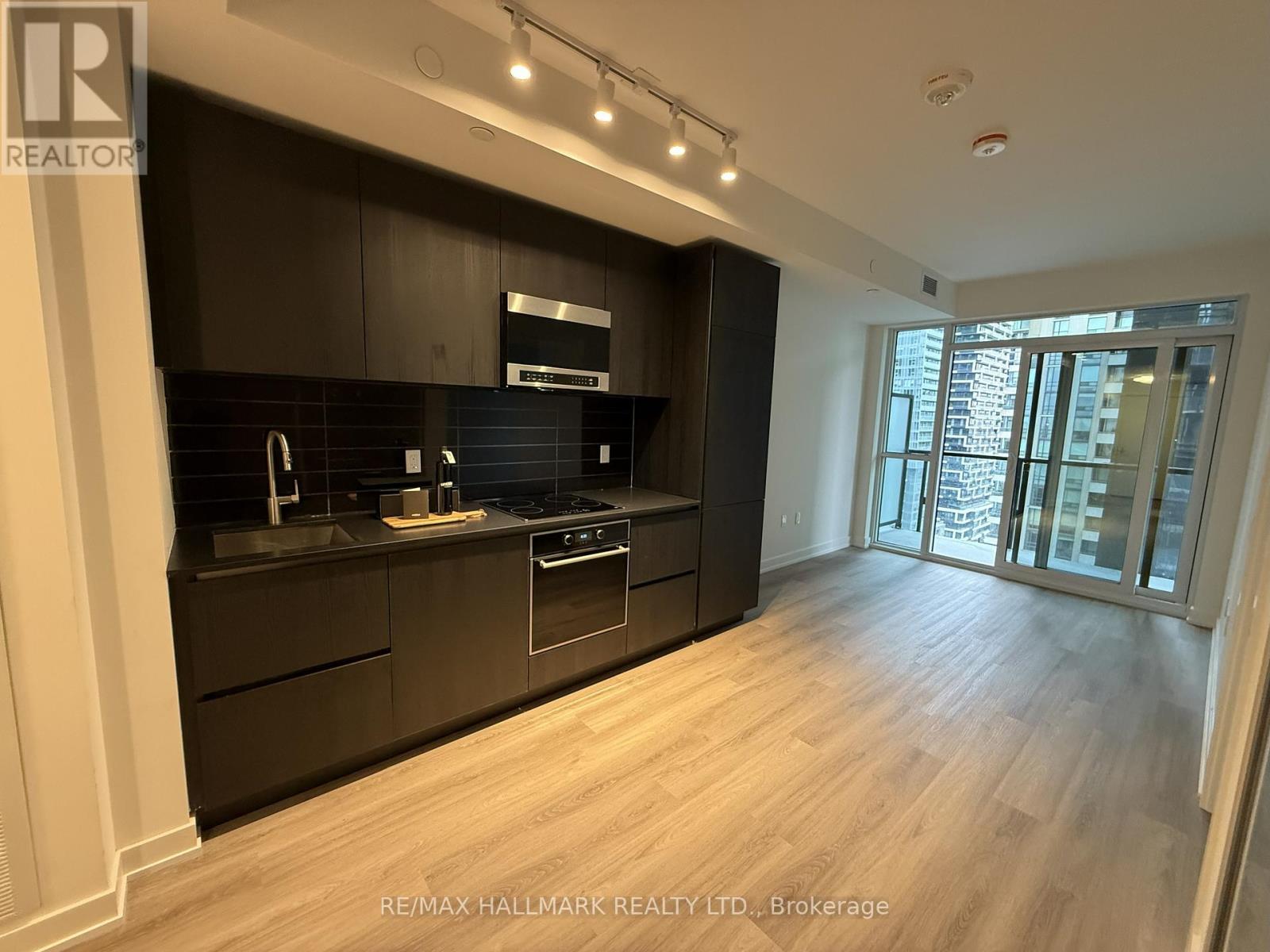 1504s - 110 Broadway Avenue, Toronto (Mount Pleasant West), Ontario  M4P 1V7 - Photo 3 - C12542726