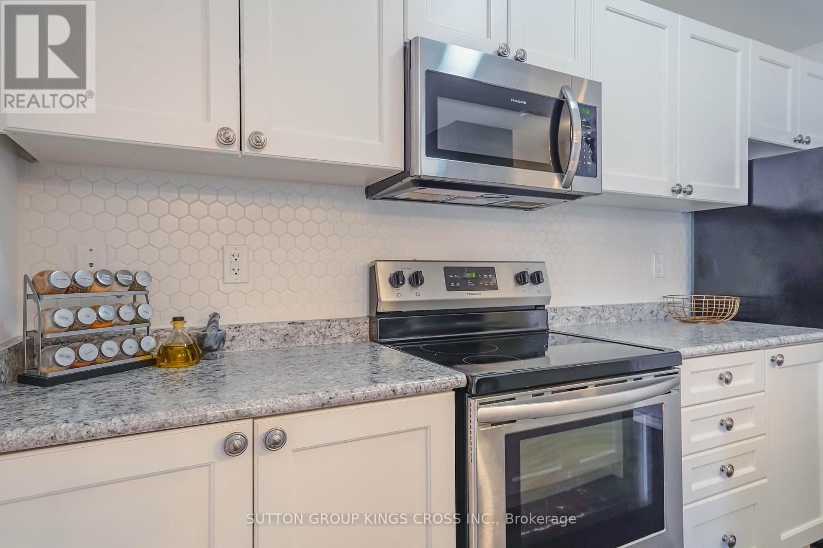 1813 Rex Heath Drive, Pickering, Ontario  L1X 0E4 - Photo 9 - E12612852