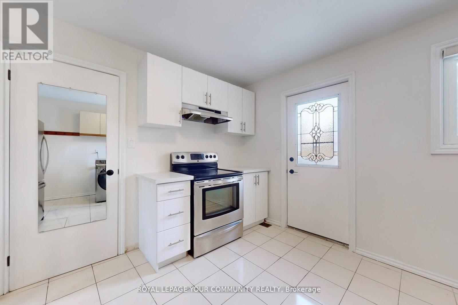 170 Garden Avenue, Richmond Hill, Ontario  L4C 6M2 - Photo 19 - N12613506