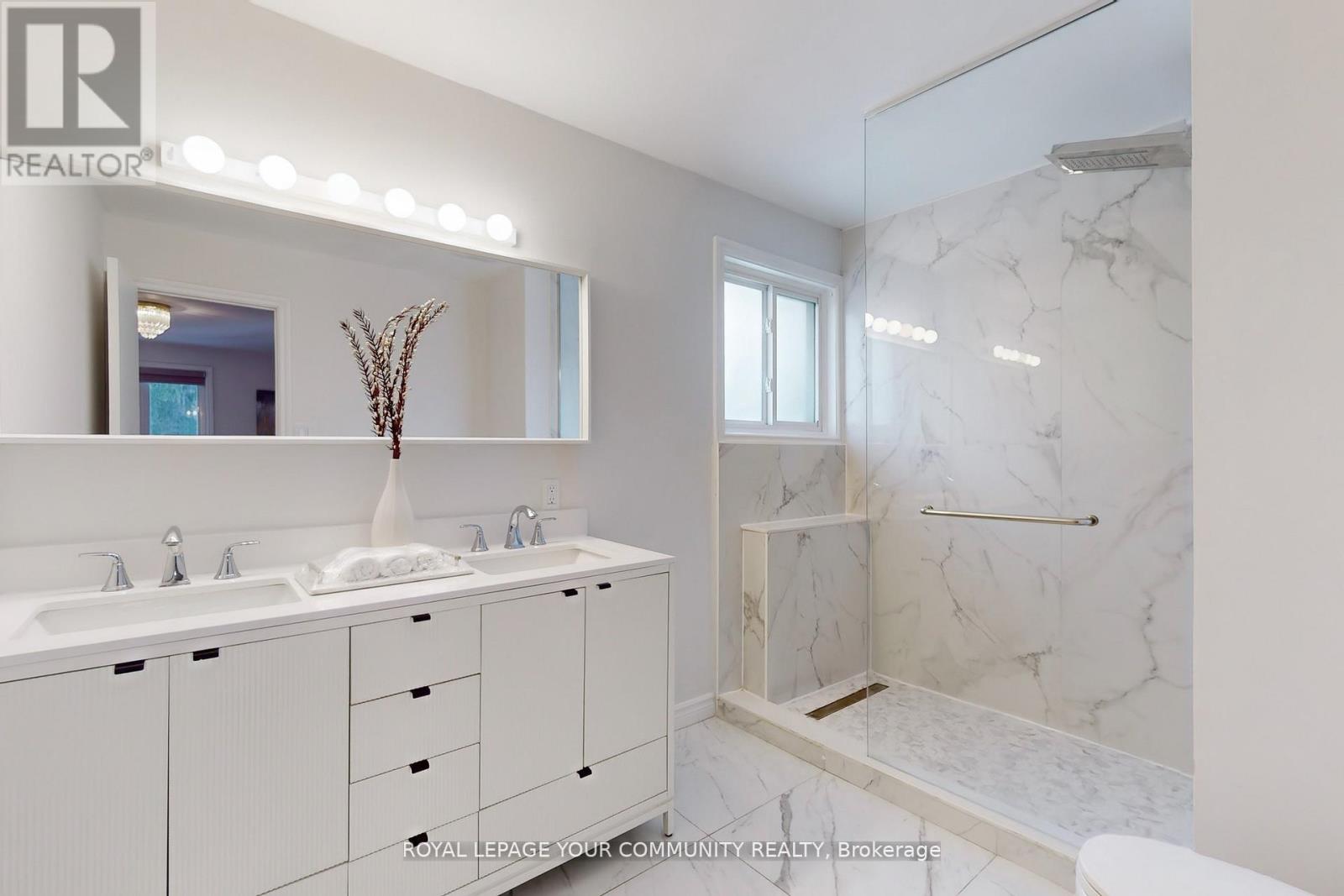 170 Garden Avenue, Richmond Hill, Ontario  L4C 6M2 - Photo 24 - N12613506