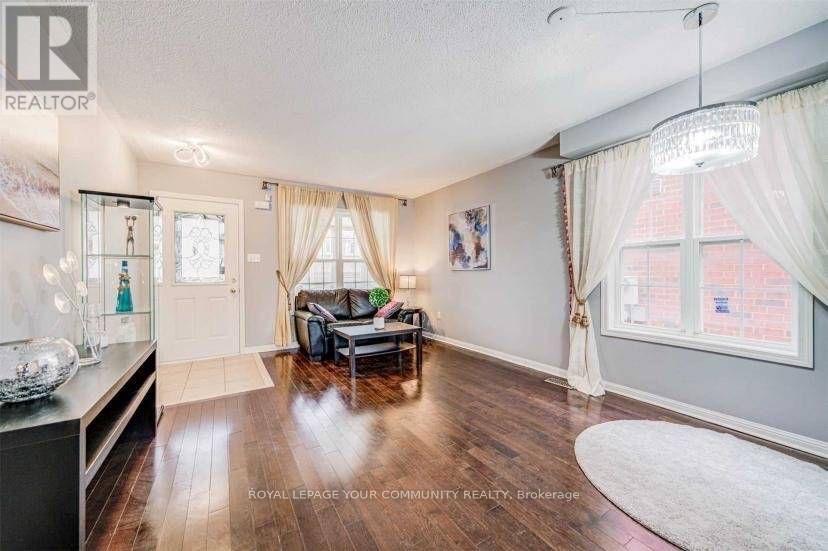 7 Bern Street, Markham, Ontario  L6E 1G7 - Photo 5 - N12613518