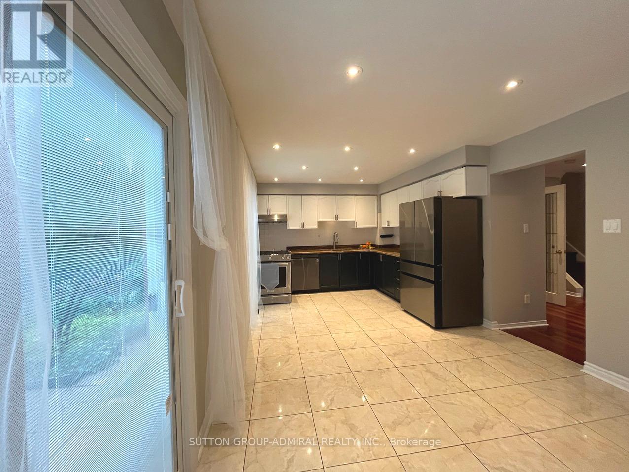 71 Covent Crescent, Aurora, Ontario  L4G 6R1 - Photo 5 - N12613524