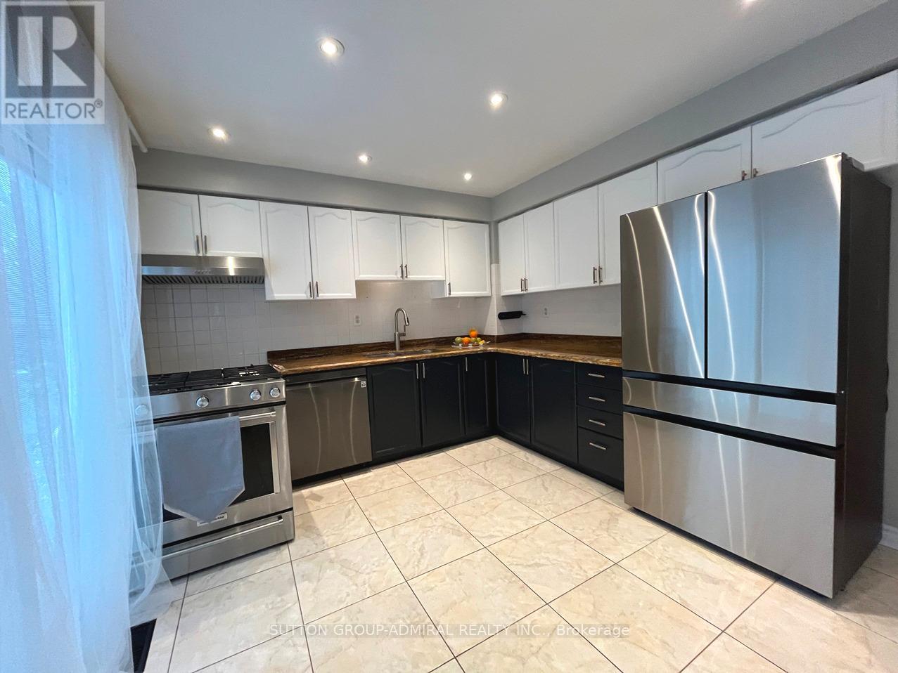 71 Covent Crescent, Aurora, Ontario  L4G 6R1 - Photo 7 - N12613524