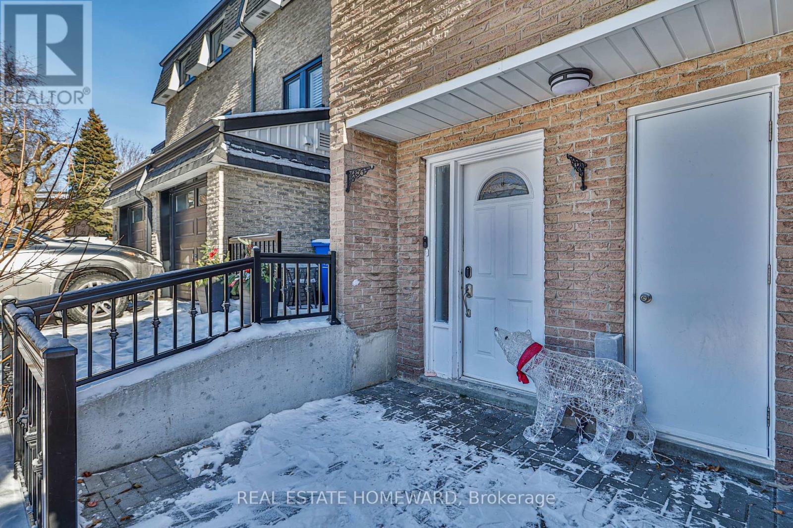 4 POPLAR CRESCENT, Aurora, Ontario