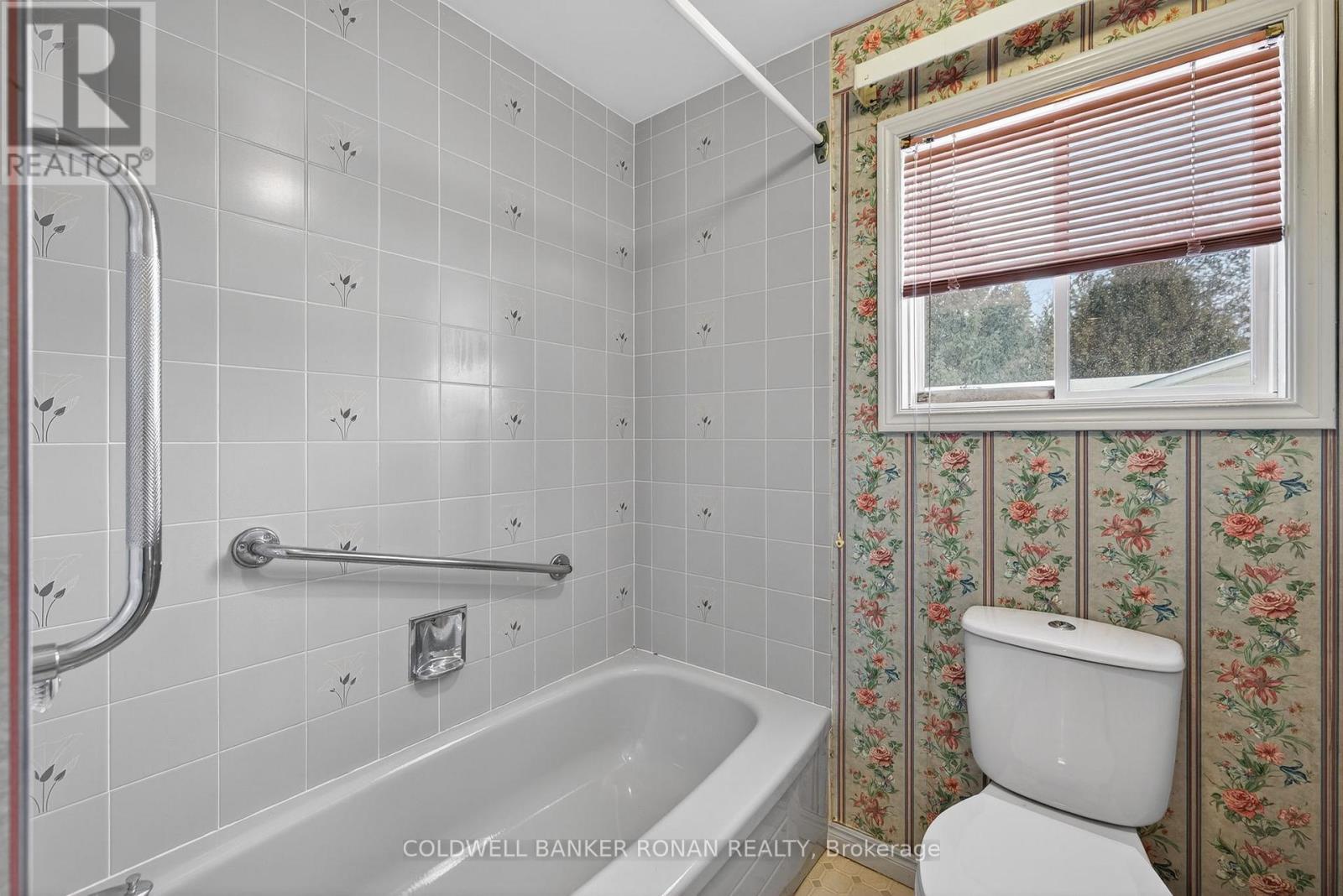 2 Balsam Court S, New Tecumseth, Ontario  L0G 1W0 - Photo 30 - N12613548