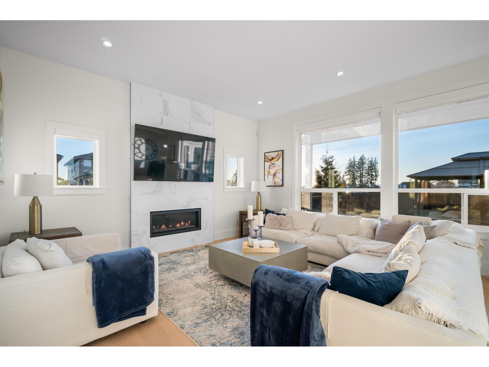 2055 167a Street, Surrey, British Columbia  V3Z 1J4 - Photo 2 - R3072877