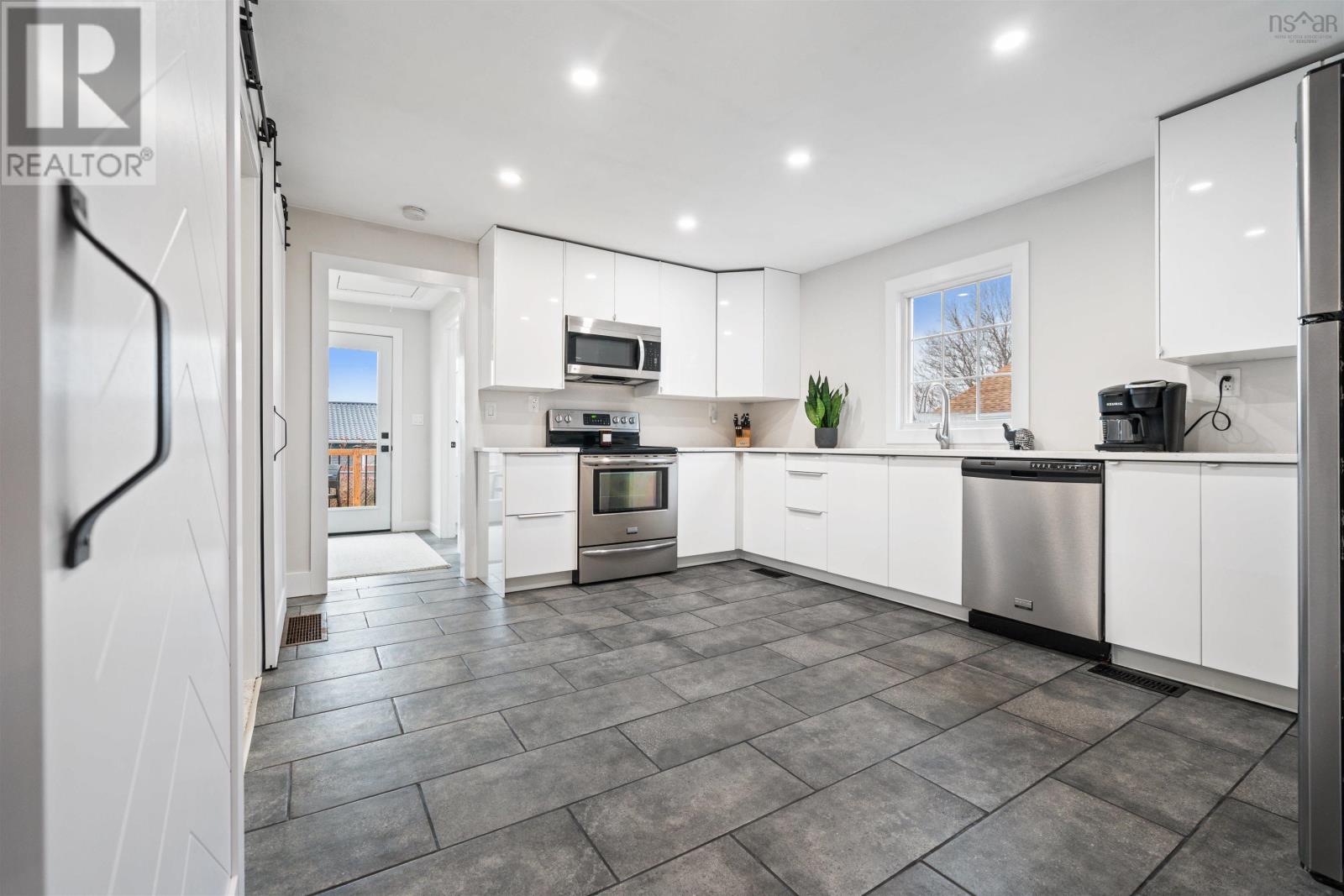 23 Levis Street, Halifax, Nova Scotia  B3R 1M1 - Photo 2 - 202528568