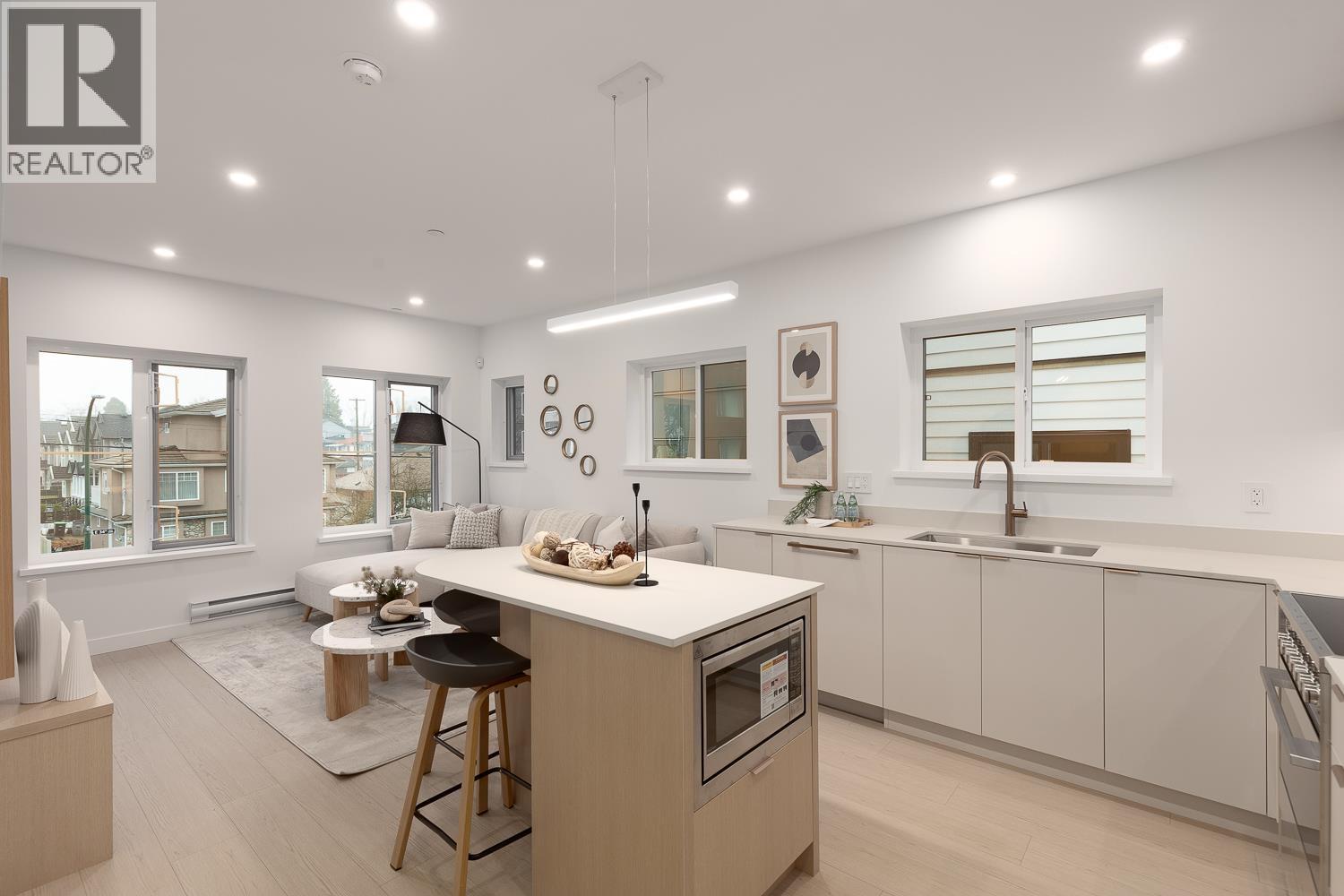 208 2339 E 34th Avenue, Vancouver, British Columbia  V5R 2S6 - Photo 2 - R3071376