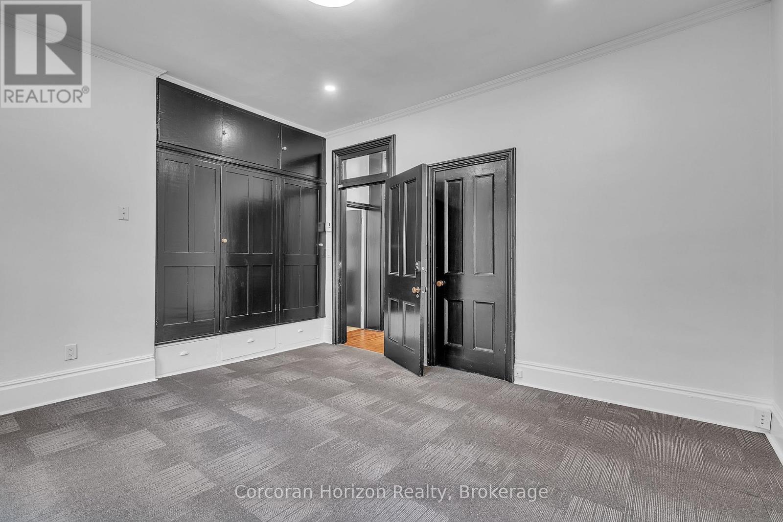 5 - 203 Macnab Street S, Hamilton (Durand), Ontario  L8P 3C8 - Photo 8 - X12613698