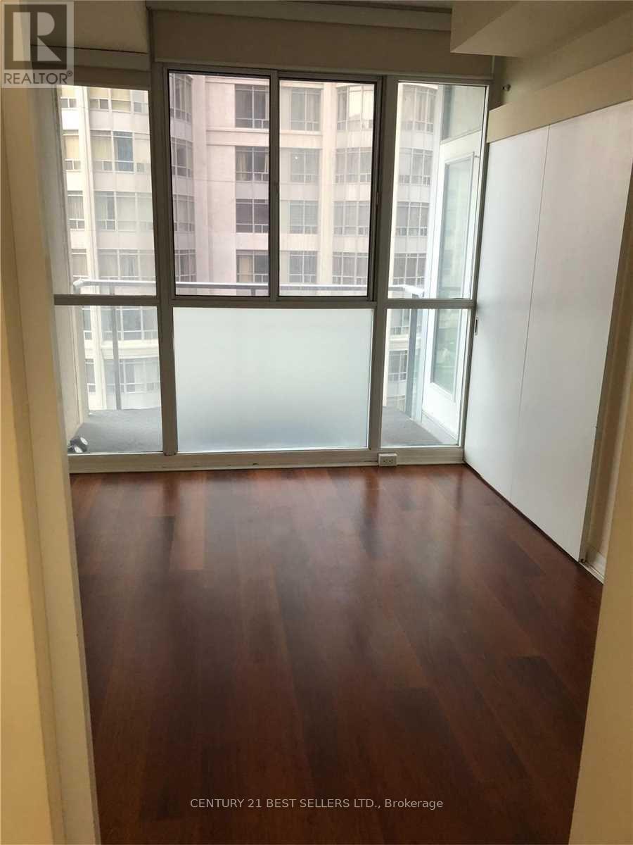 801 - 225 Webb Drive, Mississauga, Ontario  L5B 3Y5 - Photo 3 - W12613526