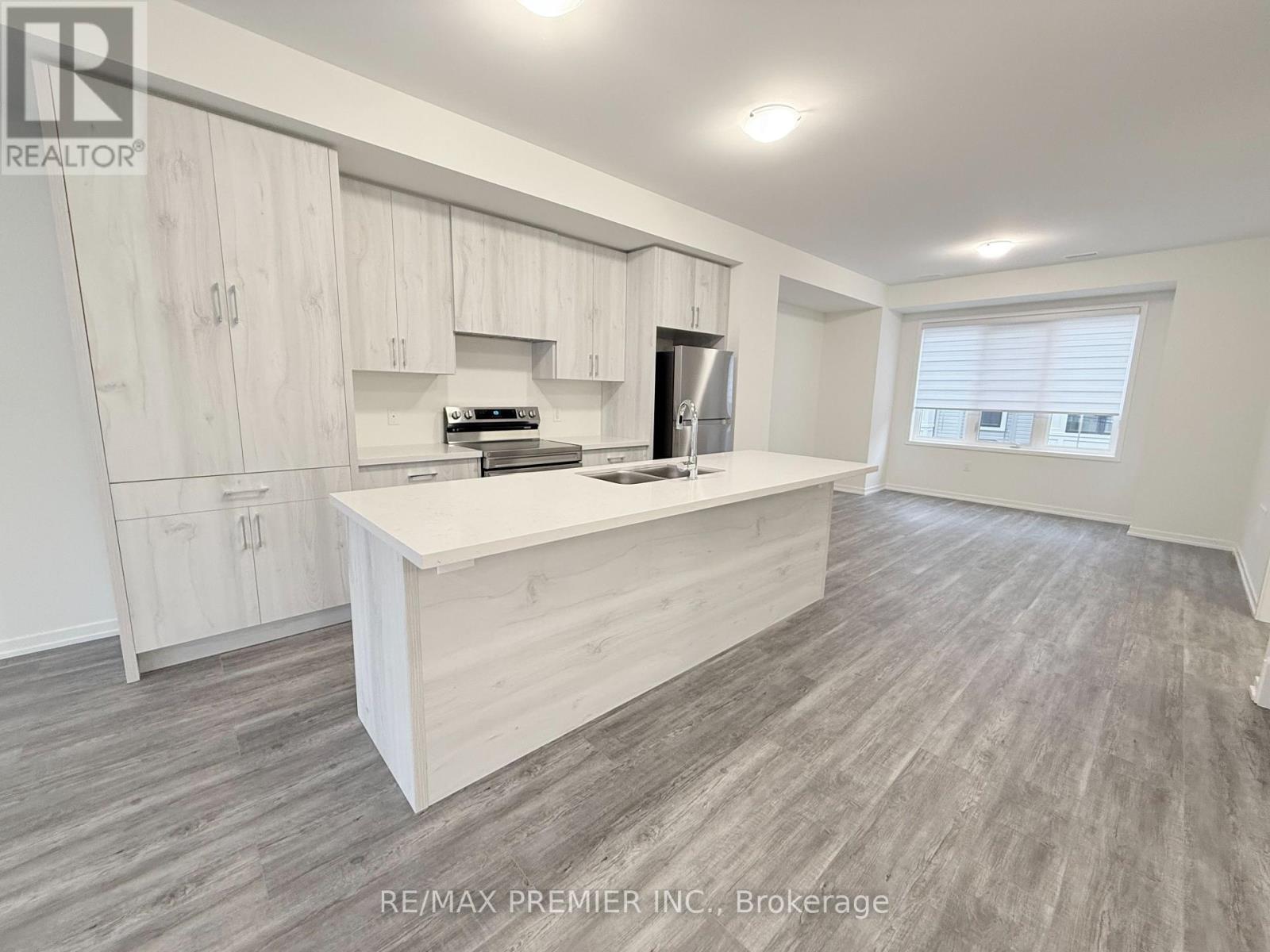 12 Kingbird Common, Cambridge, Ontario  N1T 0H4 - Photo 3 - X12613508