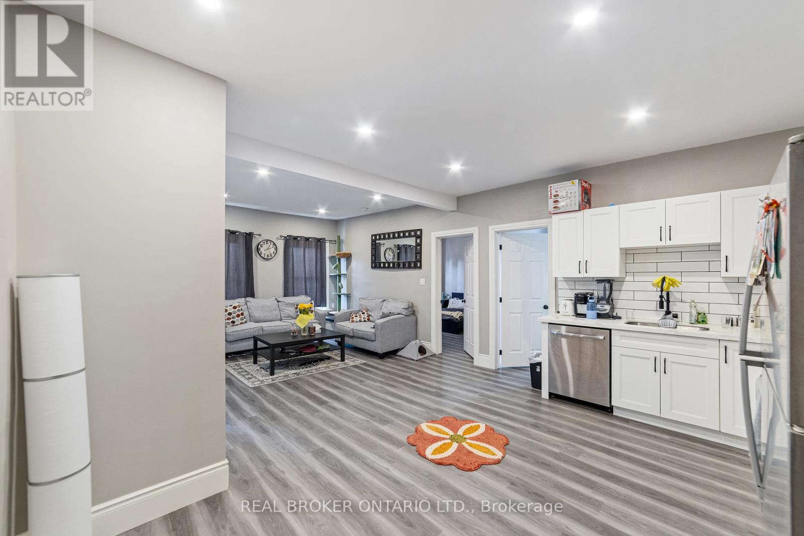 208 Mary Street, Hamilton, Ontario  L8L 4V8 - Photo 17 - X12613540