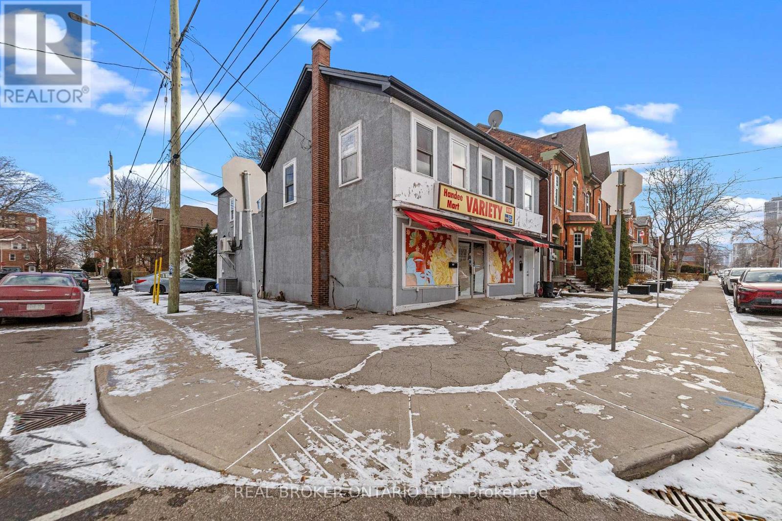 208 Mary Street, Hamilton, Ontario  L8L 4V8 - Photo 3 - X12613540