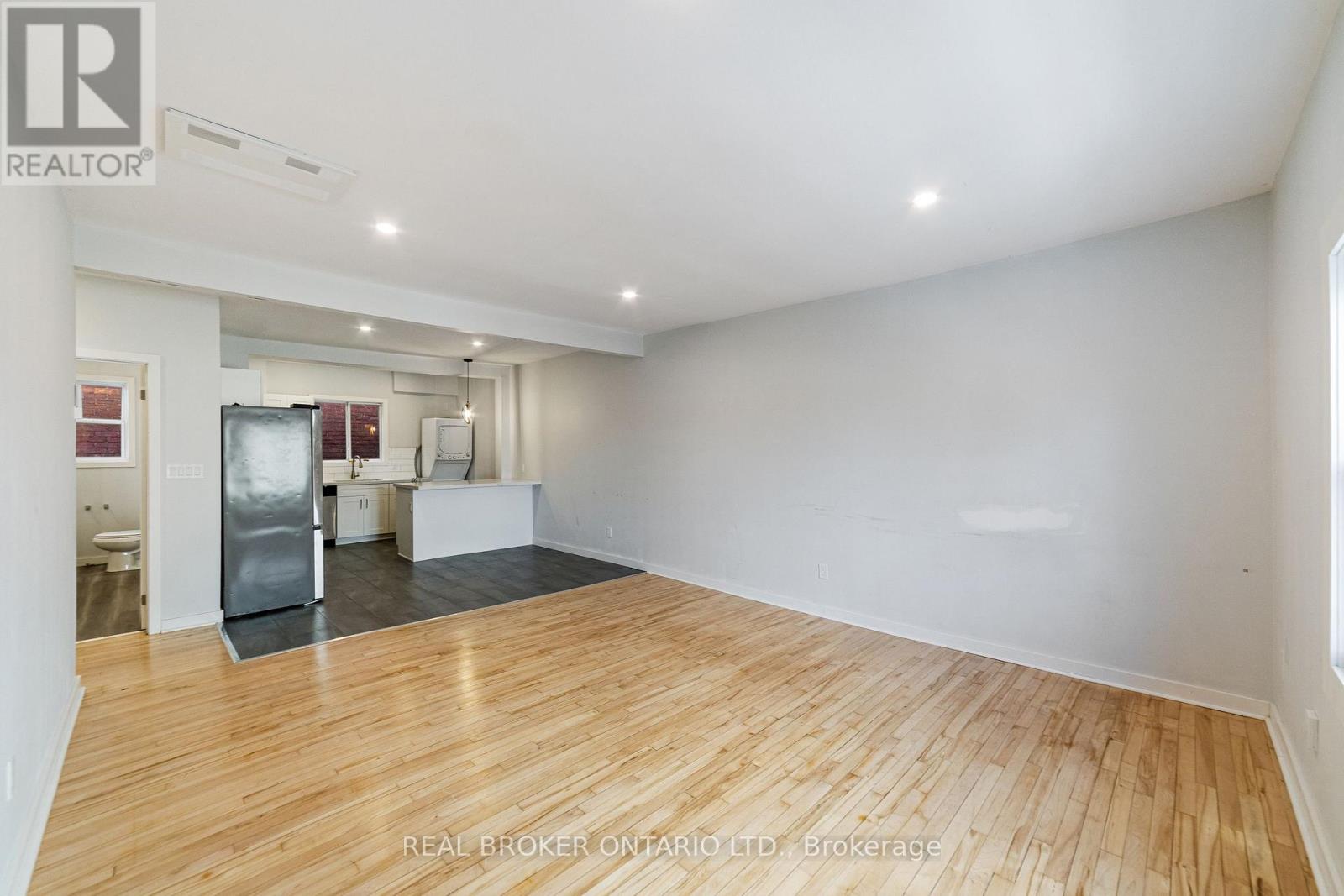 208 Mary Street, Hamilton, Ontario  L8L 4V8 - Photo 9 - X12613540