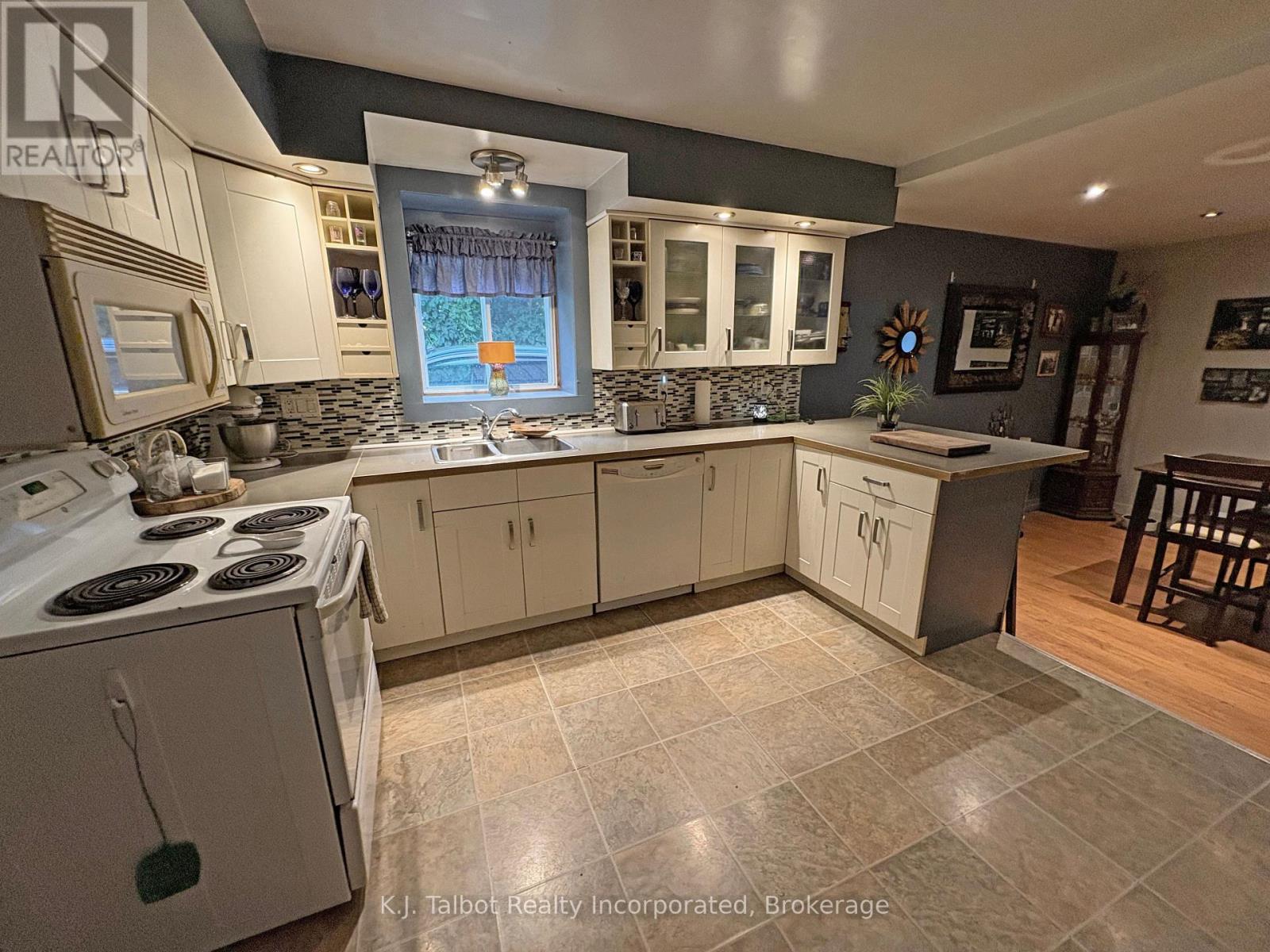 82044 Bluewater Highway, Ashfield-Colborne-Wawanosh (Colborne), Ontario  N7A 3Y2 - Photo 4 - X12613660