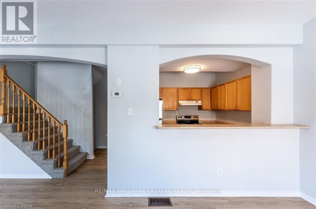 801 - 246 Spillsbury Drive, Peterborough West, Ontario  K9K 0A1 - Photo 3 - X12613662