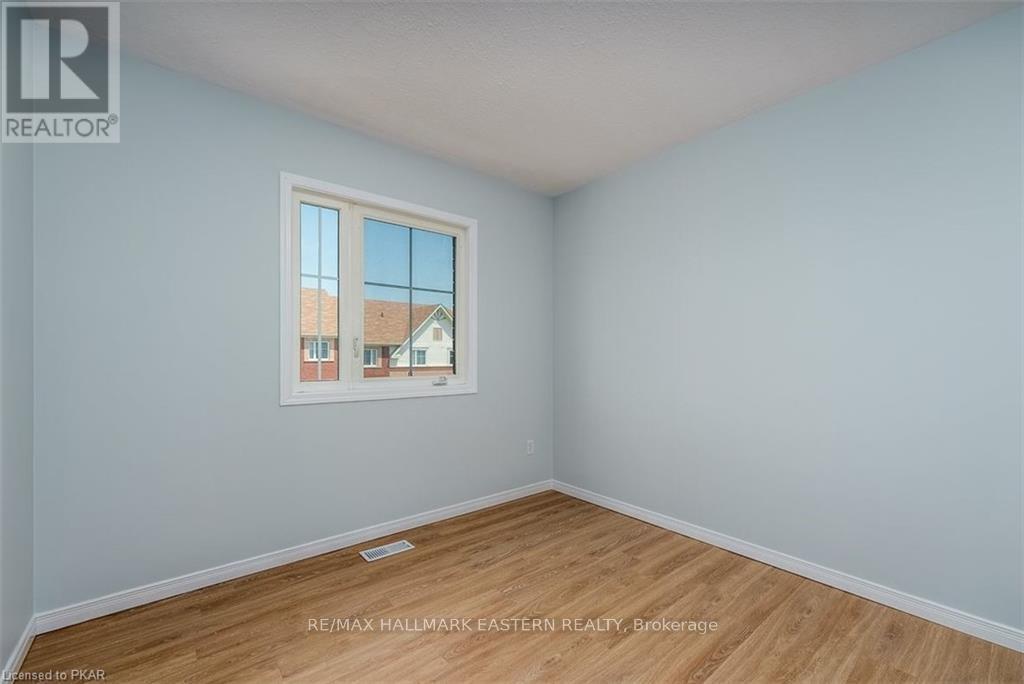 801 - 246 Spillsbury Drive, Peterborough West, Ontario  K9K 0A1 - Photo 4 - X12613662