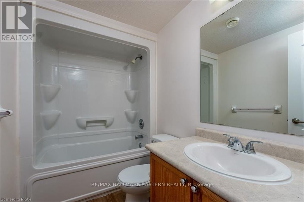 801 - 246 Spillsbury Drive, Peterborough West, Ontario  K9K 0A1 - Photo 8 - X12613662