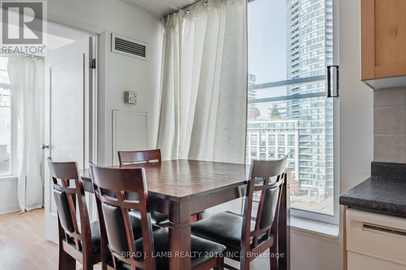 1122 - 650 Queens Quay W, Toronto, Ontario  M3V 3N2 - Photo 10 - C12613596